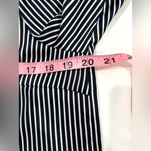 Beautiful Ann Taylor Factory Navy and White Stripe Top 3/4 sleeve Size medium - Picture 8 of 9